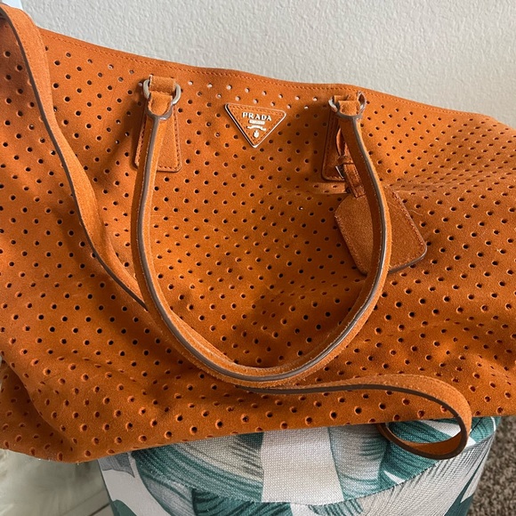 Prada perforated tote - Picture 4 of 4